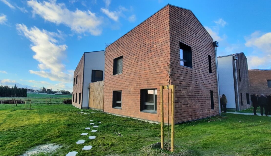 L’ECO CAMPUS DE L’ÉCOLE SUPÉRIEURE DE LA RAQUE A LASBORDES VU DU CIEL  😎 ET PRÉSENTÉ PAR LES PARTENAIRES ET USAGERS